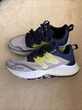 BRAND NEW, NEVER WORN. New Balance WOMENS SIZE 7.5 Trail Running Sneakers